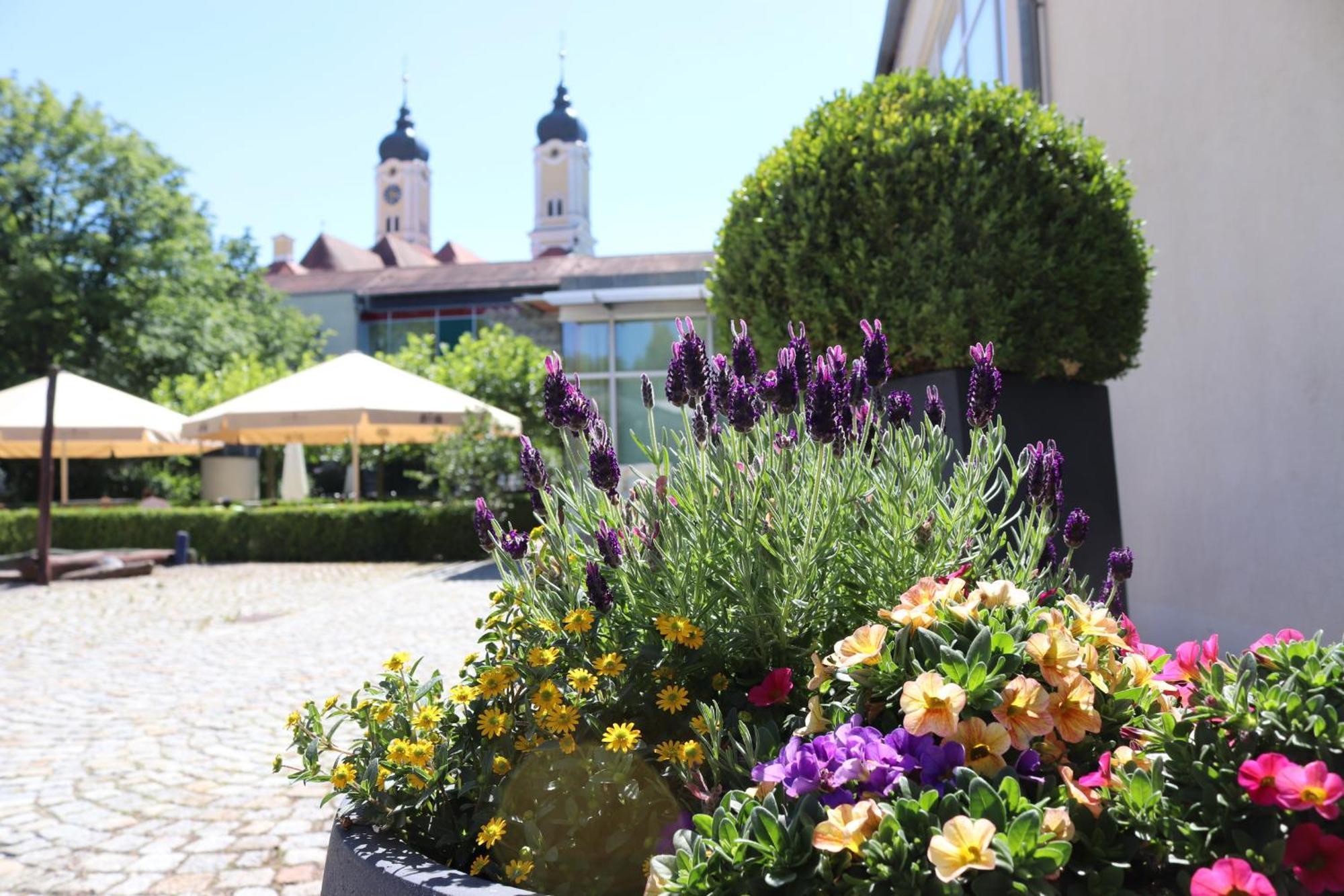 Klostergasthof Roggenburg Exterior photo
